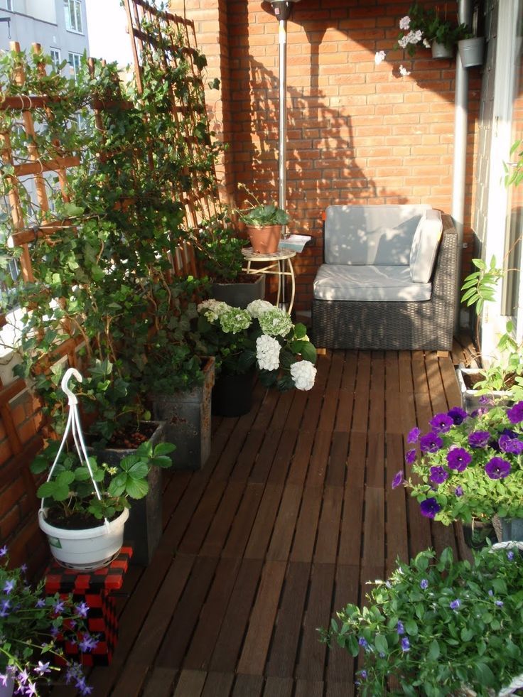 Balkon mit Sichtschutz – Gitter nach vorne, anstelle des Wa Balkon mit Sichtschutz – Gitter nach vorne, anstelle des Wa