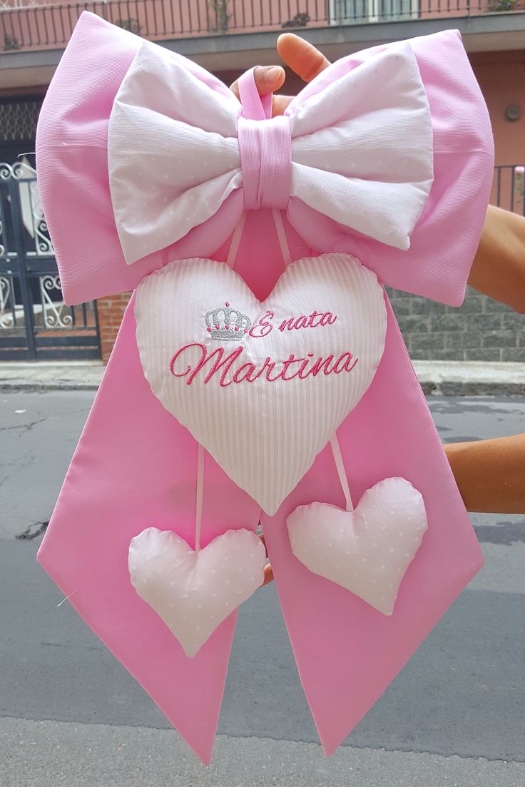 Fiocco Nascita Con Ricamo È Nata Martina | Nascita, Bavaglini Neonato Fai Da Te, Cuscini Per Neonato