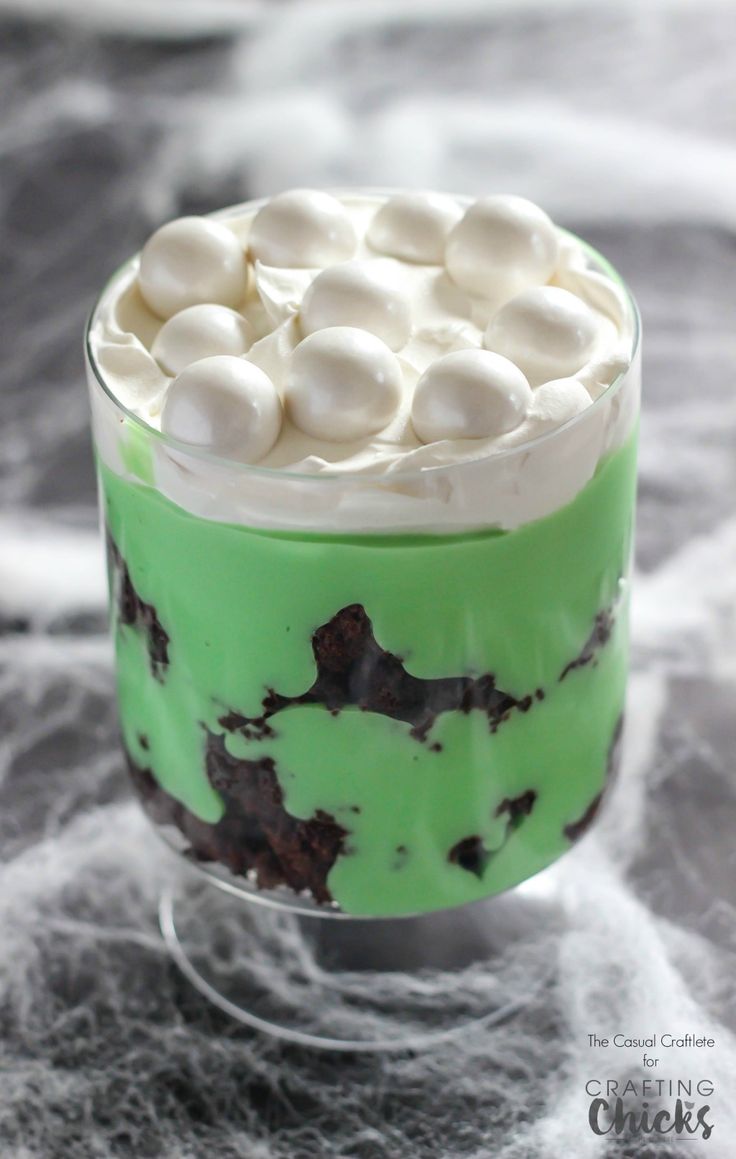 witchs brew dessert trifle is made with layers of brownies pudding and whipped topping - Pudding Halloween Desserts witchs brew dessert trifle is made with layers of brownies pudding and whipped topping - Pudding Halloween Desserts
