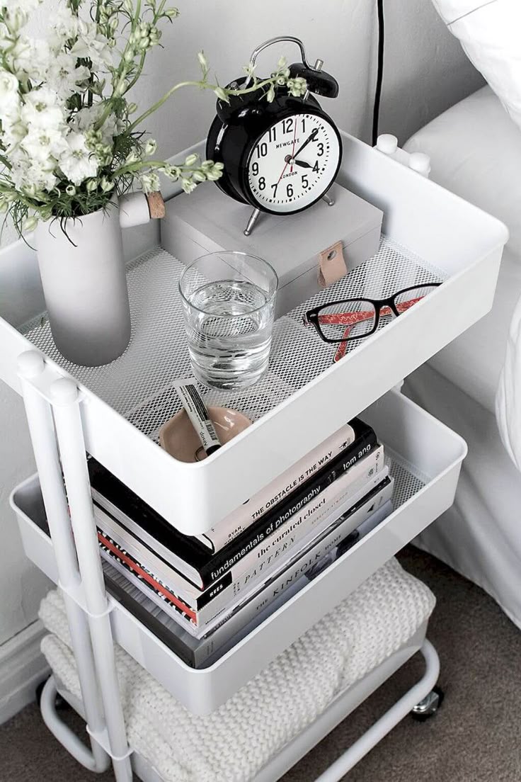 29 Inspirierende Nachttisch Ideen zu einem neuen Look in Ihrem Schlafzimmer #boh...