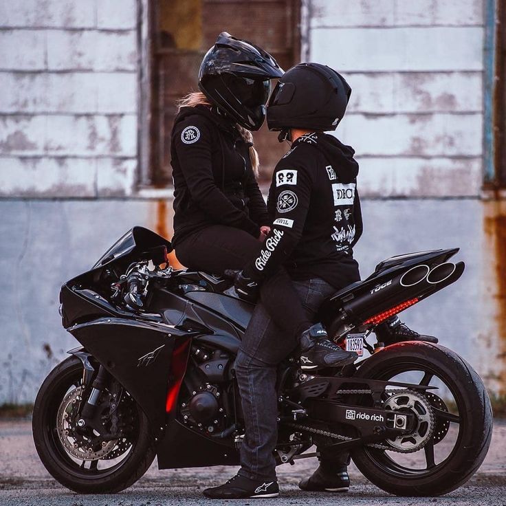 Can You Ride A Motorcycle While Pregnant Pin By Larry O On Riders Bike Photoshoot Motorcycle Couple Bike Couple