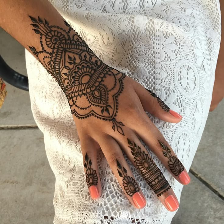 the 25 best black henna ideas on pinterest henna hand tattoos the 25 best black henna ideas on pinterest henna hand tattoos