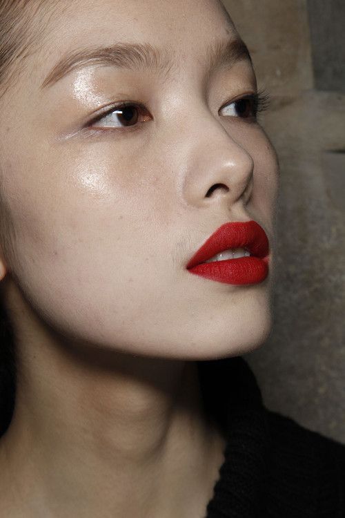 Best Natural Makeup >> Deep red lips | Cabelo e maquilhagem, Maquilhagem e Maquiagem de desfile de moda Best Natural Makeup >> Deep red lips | Cabelo e maquilhagem, Maquilhagem e Maquiagem de desfile de moda