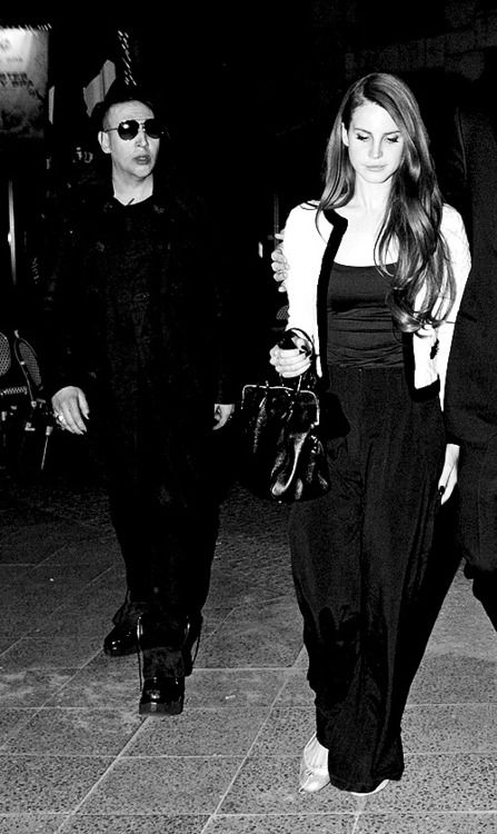 lana del rey controversy manson video lana del rey controversy manson video