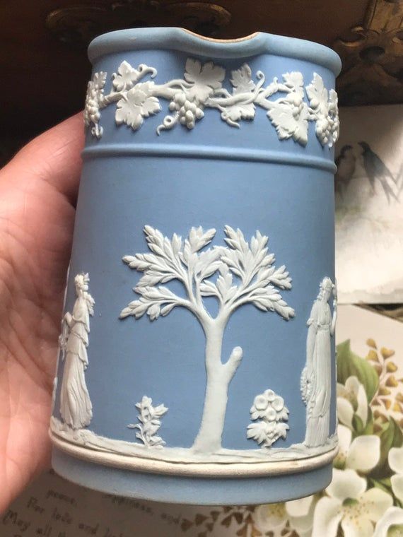 WEDGWOOD TRINKET BOX PALE BLUE WHITE RARE VINTAGE COLLECTABLE POTTERY BRITISH