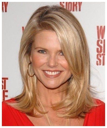 Medium Hair for Women over 50 with Fine Hair #ShortHaircuts #