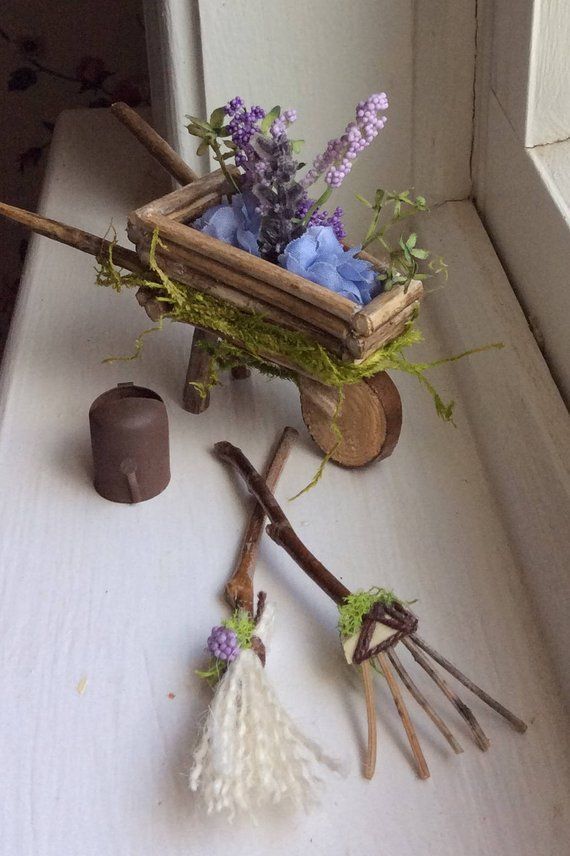Fairy’s Work by Olive * Miniaturen ~ Garden Fairy Schubkarre und Gartenzubehör Handgefertigtes Fairy Garden-Zubehör Fairy’s Work by Olive * Miniaturen ~ Garden Fairy Schubkarre und Gartenzubehör Handgefertigtes Fairy Garden-Zubehör