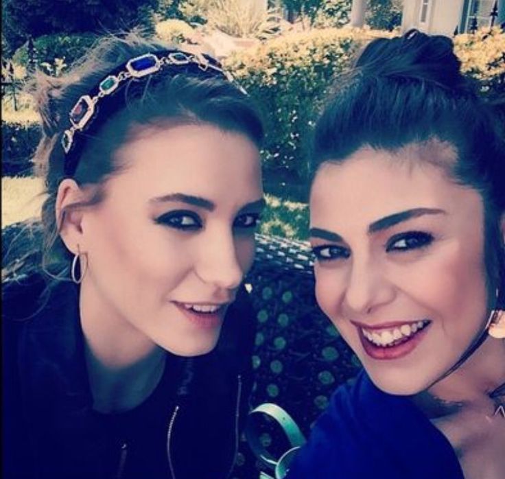 Gozde Kansu Ile Serenay Sarikaya Gozler Gozde Kansu Ile Serenay Sarikaya Gozler