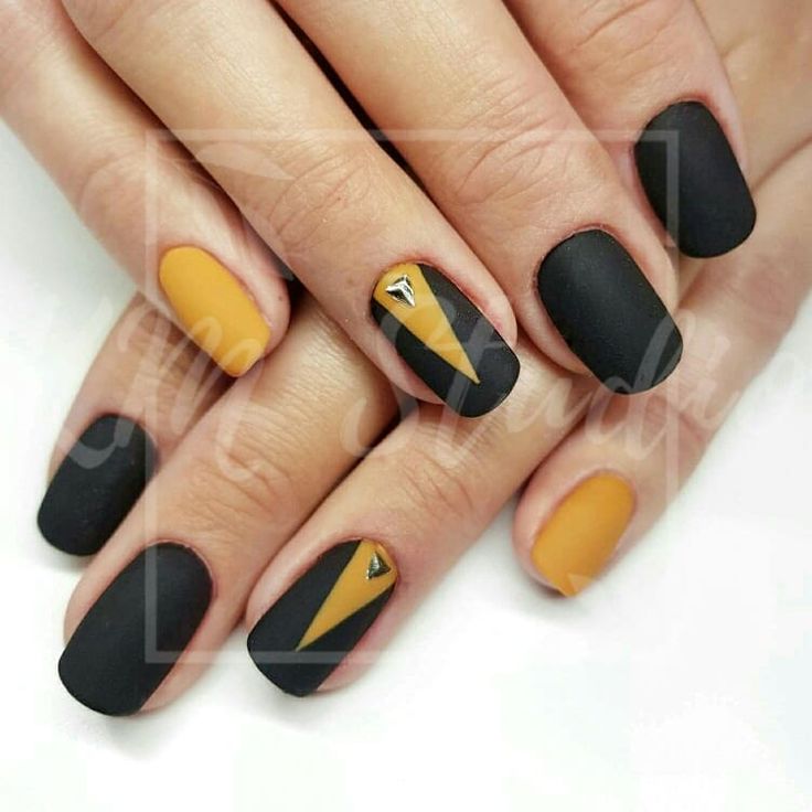 Mustard yellow manicure nails nailart hybrid black absolut indigonails shortnails fall