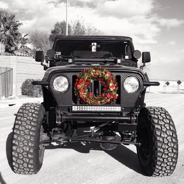 Christmas Jeep. Wreath. | Jeep life, Jeep wrangler, Jeep