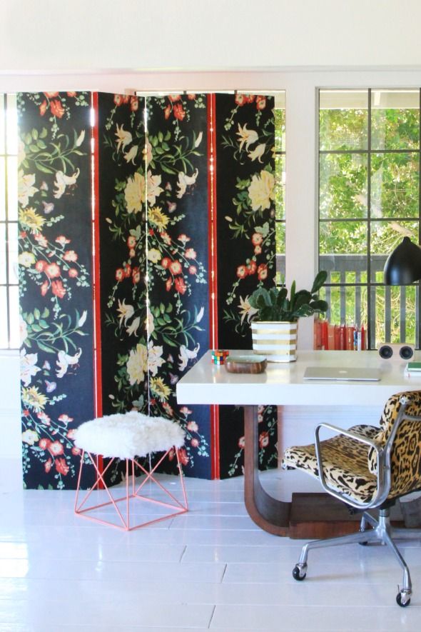 Ive always loved a good folding screen! They are super useful and versatile for ...