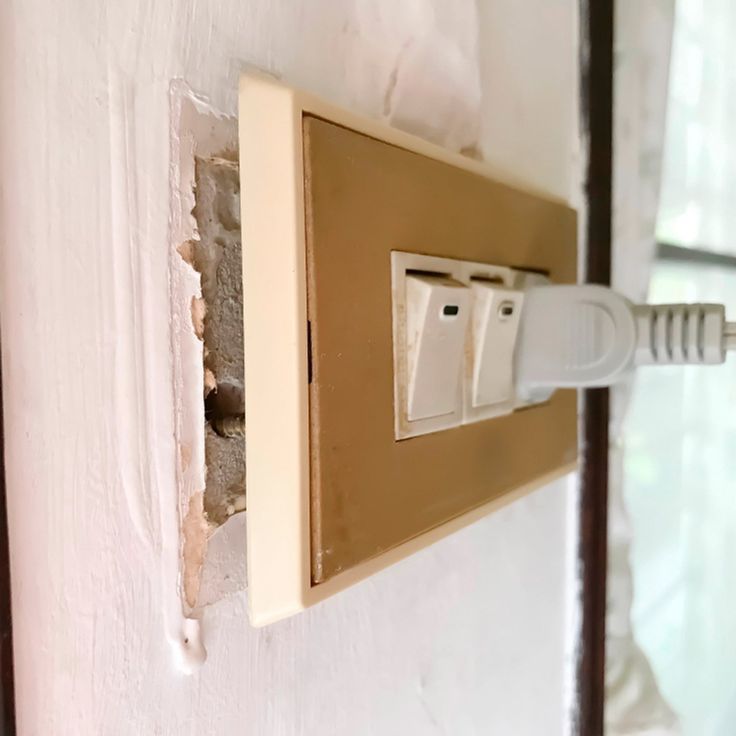 10 Silent Signs Your House Has A Major Electrical Problem