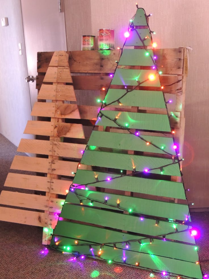 One Pallet Makes 2 Christmas Trees Just Cut Reinforce Any Loose Strips One Pallet Makes 2 Christmas Trees Just Cut Reinforce Any Loose Strips