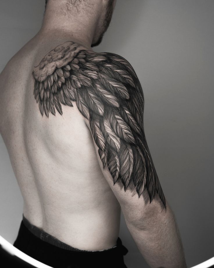 Flügel tattoo rücken