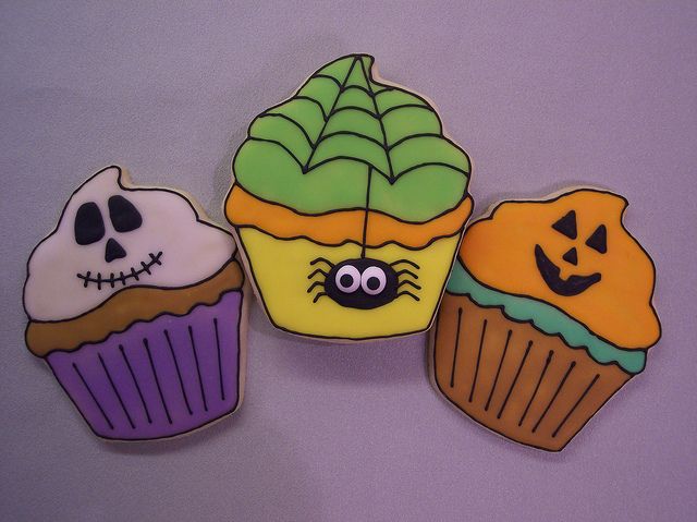 cute and scrumptious halloween cupcakes