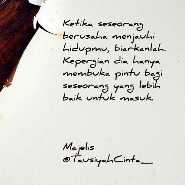 Ketika Seseorang Berusaha Menjauhi Hidupmu Biarkanlah Kepergian Dia Hanya Membuka Pintu Bagi Seseorang Yang L Kata Kata Mencintai Diri Sendiri Kutipan Terbaik