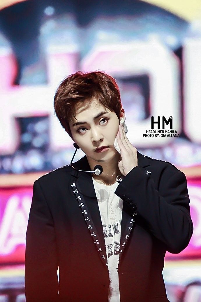 Pinterest ĸɪmʏʏʙᴇᴇ Exo Xiumin Kim Minseok Exo Exo Concert