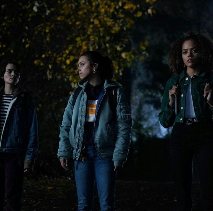 Épinglé par 🖤🥀 sur KIANA MADEIRA♡ - Dans Les Bois Netflix Saison 2