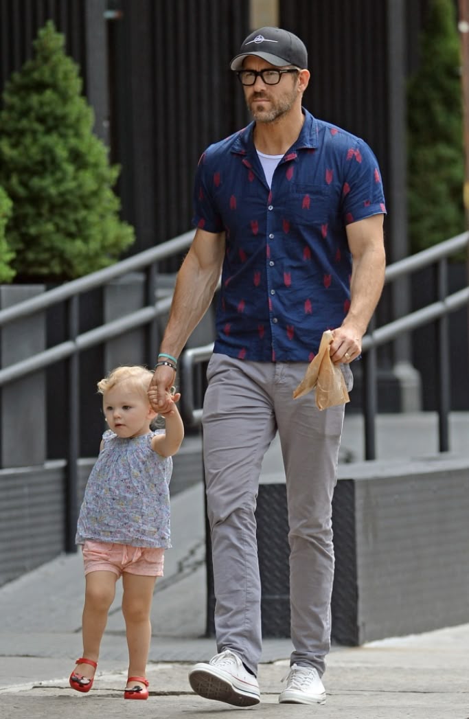 Ryan reynolds hotsell white sneakers