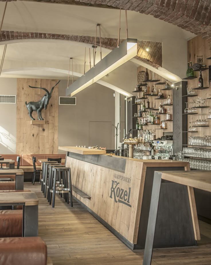 https://i.pinimg.com/736x/53/c6/60/53c6609bfd3cf6604776c4ad76d9a692--qu%E1%BA%A7y-bar-coffee-bar-coffee-design.jpg