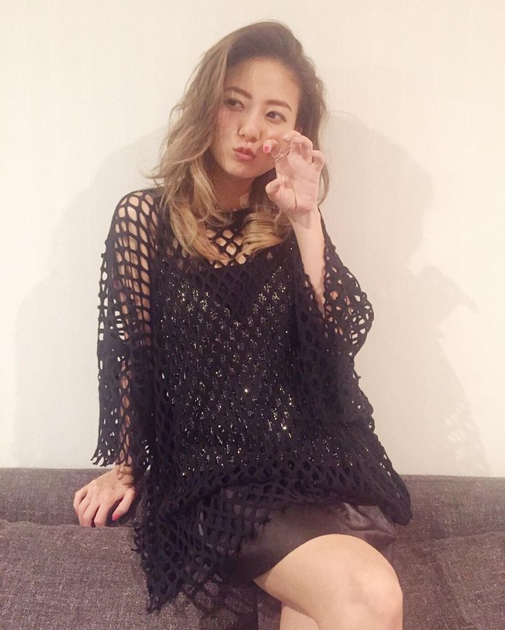 かわいい水着じゃない黒い衣装の伊藤千晃 黒い衣装 スタイル 水着 かわいい水着じゃない黒い衣装の伊藤千晃 黒い衣装 スタイル 水着