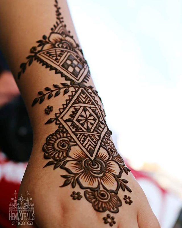 She liked Moroccan style henna and flowers....perfect match combination ...