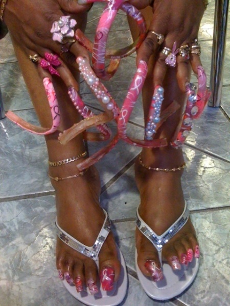 Nicki minaj is she gay Blonde and brown streaks