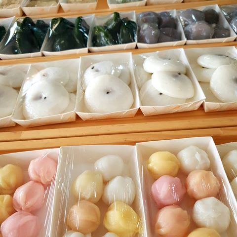 👉🏻👈🏻 - 내일 12시에 만나요.😚 . . . . . . #쿠키블러썸... 디저트 #구미디저트 #들성지 #구미핫플 #문성맛집 #예쁜카페 #마카롱 #에그타르트…