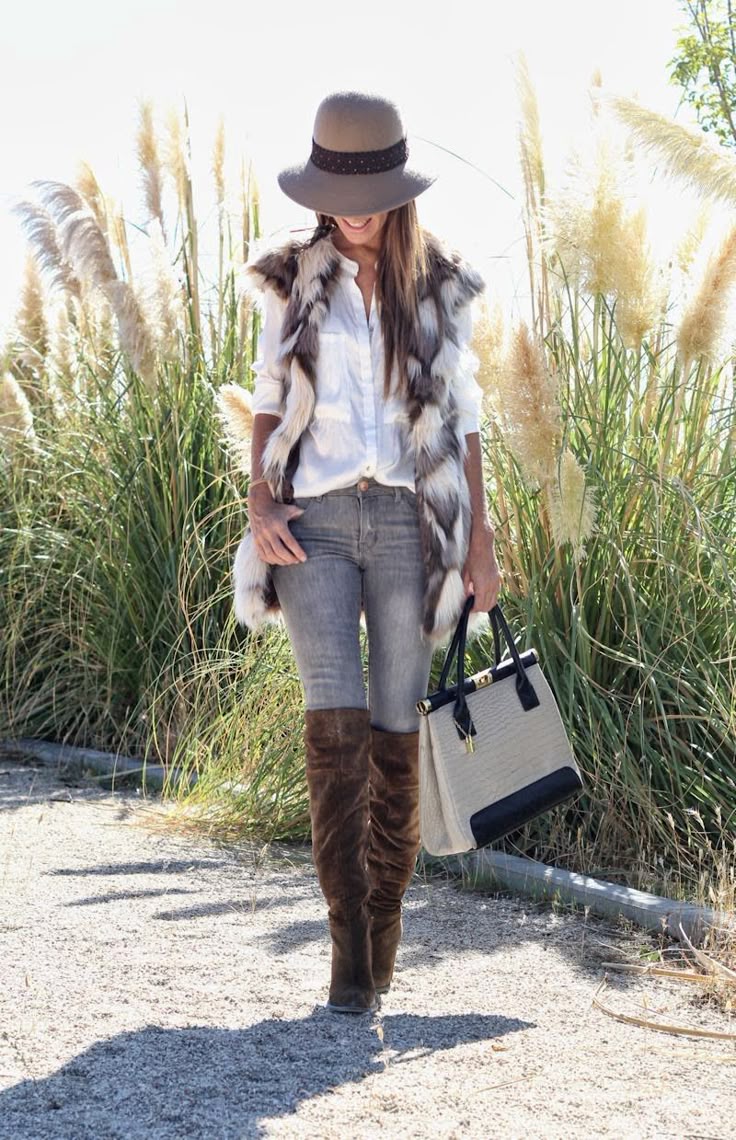 LOLA MANSÍL : CHALECO DE PELO + BOTAS MOSQUETERAS | Boho Eve de 2019 | Pinterest | Botas, Moda e Jaqueta