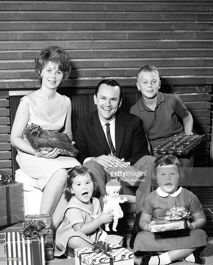 Bob Crane And His Family He Was A Great Father Hogans Heroes Heroes Tv Series Bob