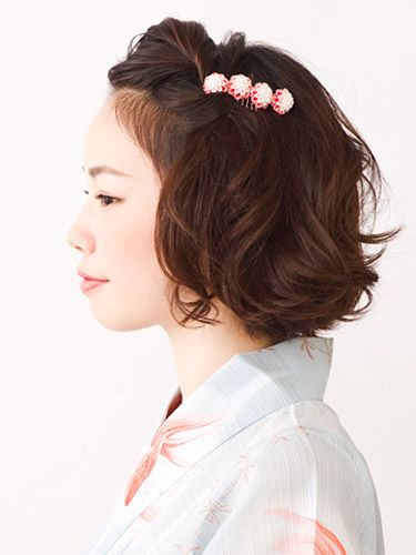 浴衣に合う髪型 自分で簡単にできる浴衣へアアレンジ ヘアアレンジ ショート 結婚式 ヘアスタイリング 浴衣に合う髪型 自分で簡単にできる浴衣へアアレンジ ヘアアレンジ ショート 結婚式 ヘアスタイリング