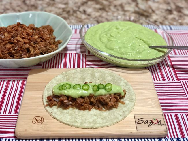 Tacos De Chicharrón Prensado Con Salsa De Aguacate Y Tomate Verde Tacos De Chicharron Chicharrones Receta De Chicharron Prensado