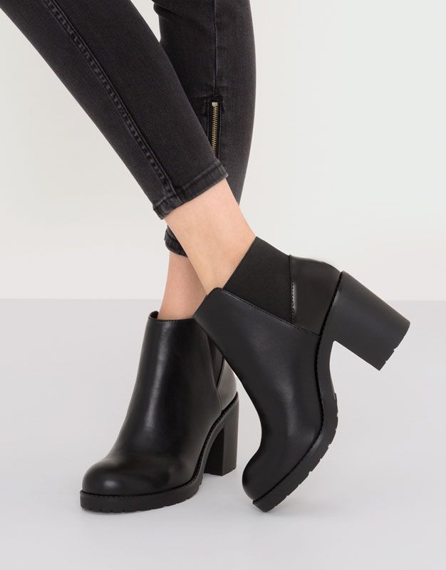 Pull\u0026Bear , femme , chaussures , tout afficher , bottine noire à talon assorti , noir