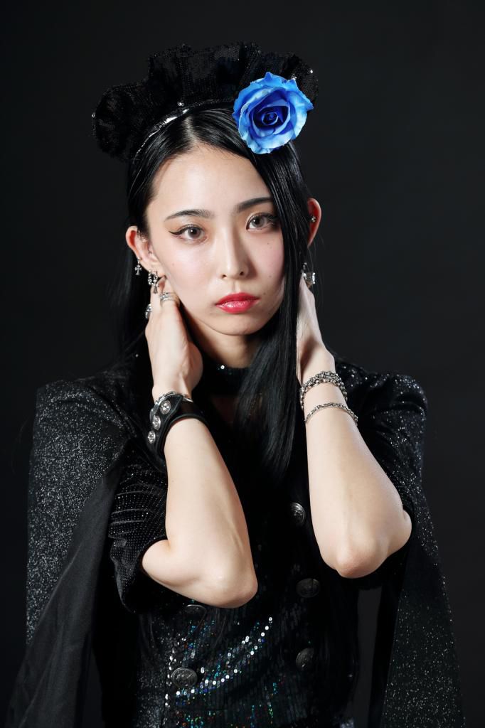 BAND-MAID SAIKI AERA dot | Band-maid, Japanese girl band, Girl bands 売値 ZIPPO BAND-MAID「小鳩ミク」× ミュージシャン