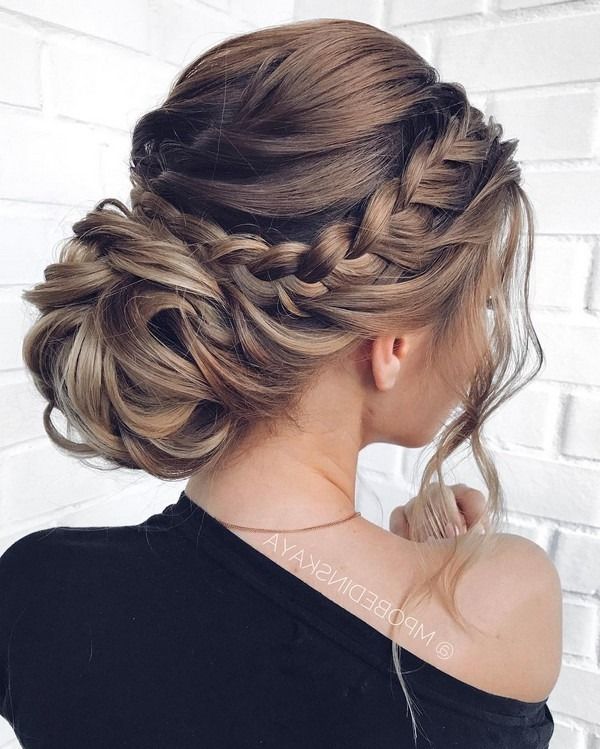 Your long hair is something that can reflect the eternal happiness and love to celebrate your big wedding day. But how to choose a style in this endless variety