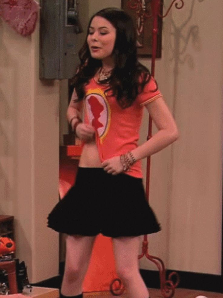 petersburg-naked-miranda-cosgrove-masturbating