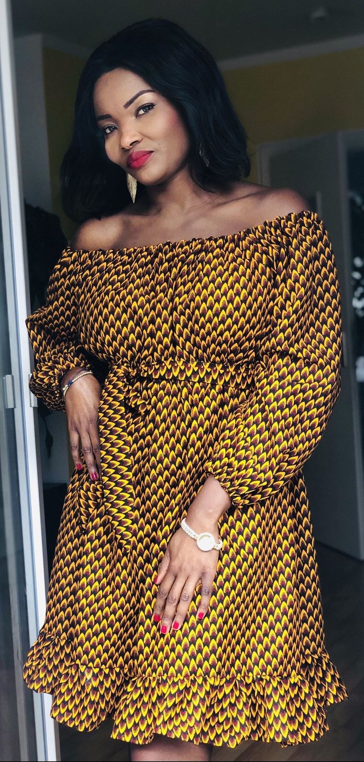 Robe midi en tissu pagne Africain motif Bogolan épaules dénudées avec