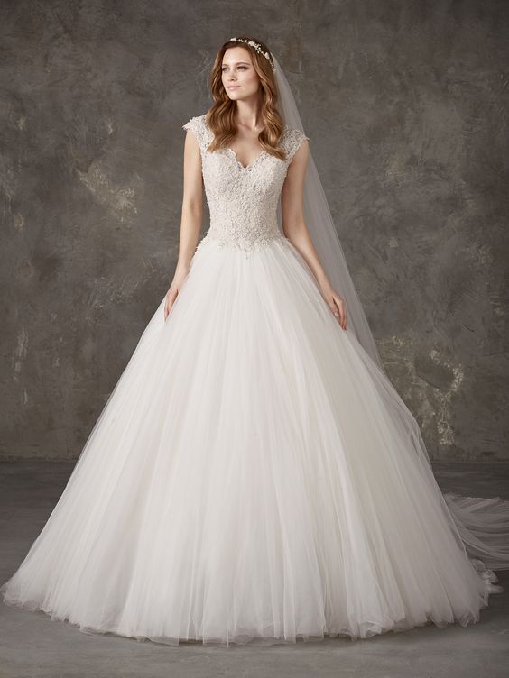 2019 Pronovias Prenses Gelinlik Modelleri Kalin Askili V Yakali Tul Etekli Kiyafet Kombinleri The Dress Gelinlik Geli Nli K 2019 Pronovias Prenses Gelinlik Modelleri Kalin Askili V Yakali Tul Etekli Kiyafet Kombinleri The Dress Gelinlik Geli Nli K