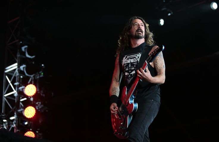 28 best dave grohl images on pinterest music foo fighters dave watch david lee roth tenacious d join foo fighters at dave grohl s birthday bash