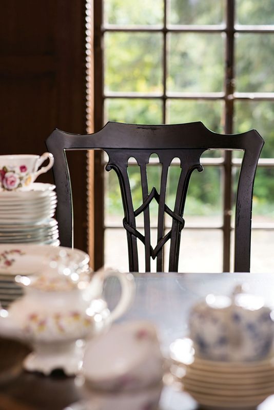 Thomasville Dining Room Chairs With A Celtic Design Thomasville Dining Room Chairs With A Celtic Design