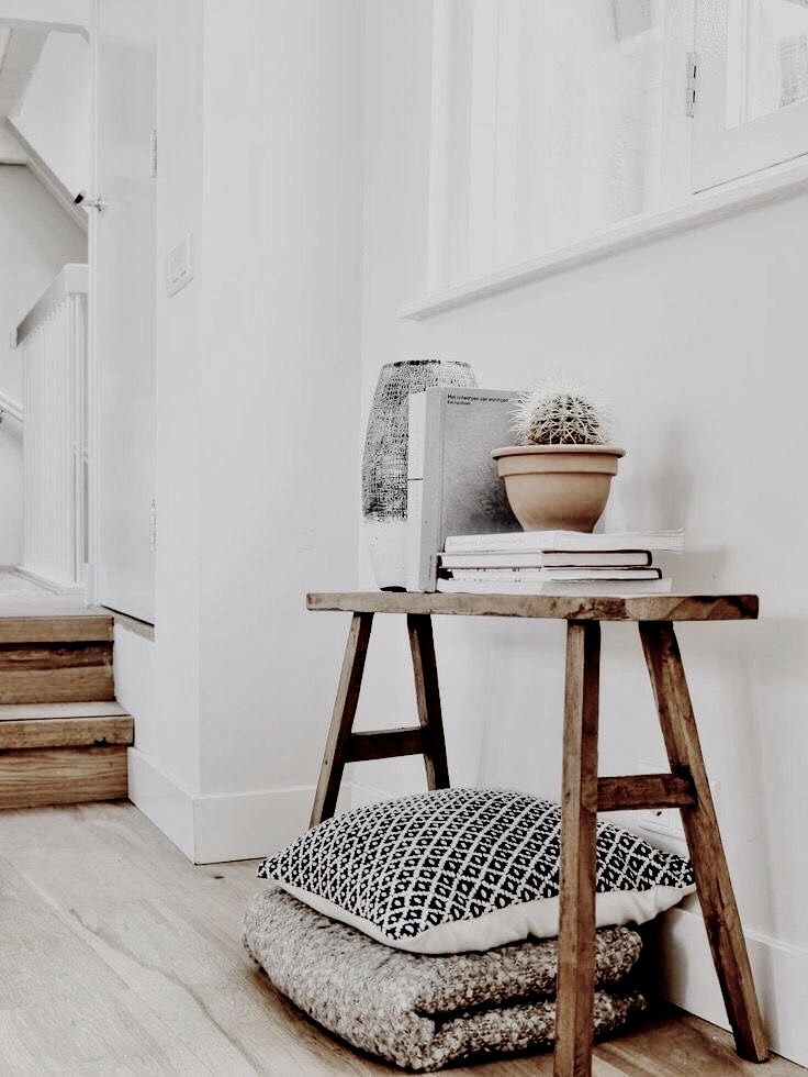 17+ Awe-Inspiring Minimalist Bedroom Art Ideas