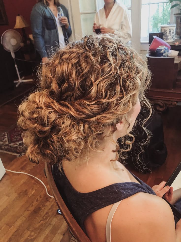 Shorts curly bride massage