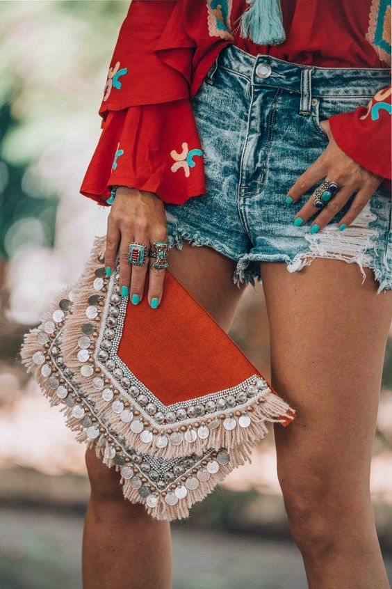 19 Chic AF Makeup Bags That Double as Clutches 19 Chic AF Makeup Bags That Double as Clutches