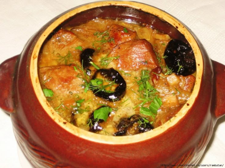 Баранина в горшочке в духовке с картошкой и овощами. Рецепт