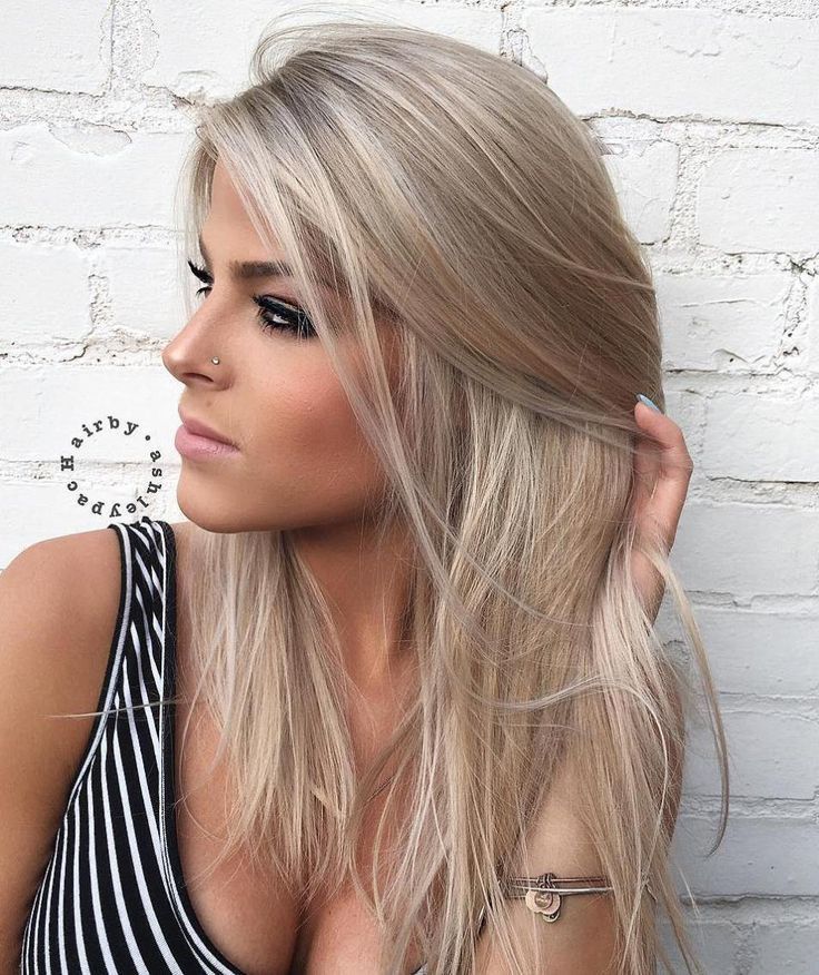 Blond mit blauen spitzen