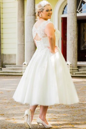 Scoop Neck Tea Length Plus Size Wedding Dress With Liques And Scoop Neck Tea Length Plus Size Wedding Dress With Liques And Corset Back