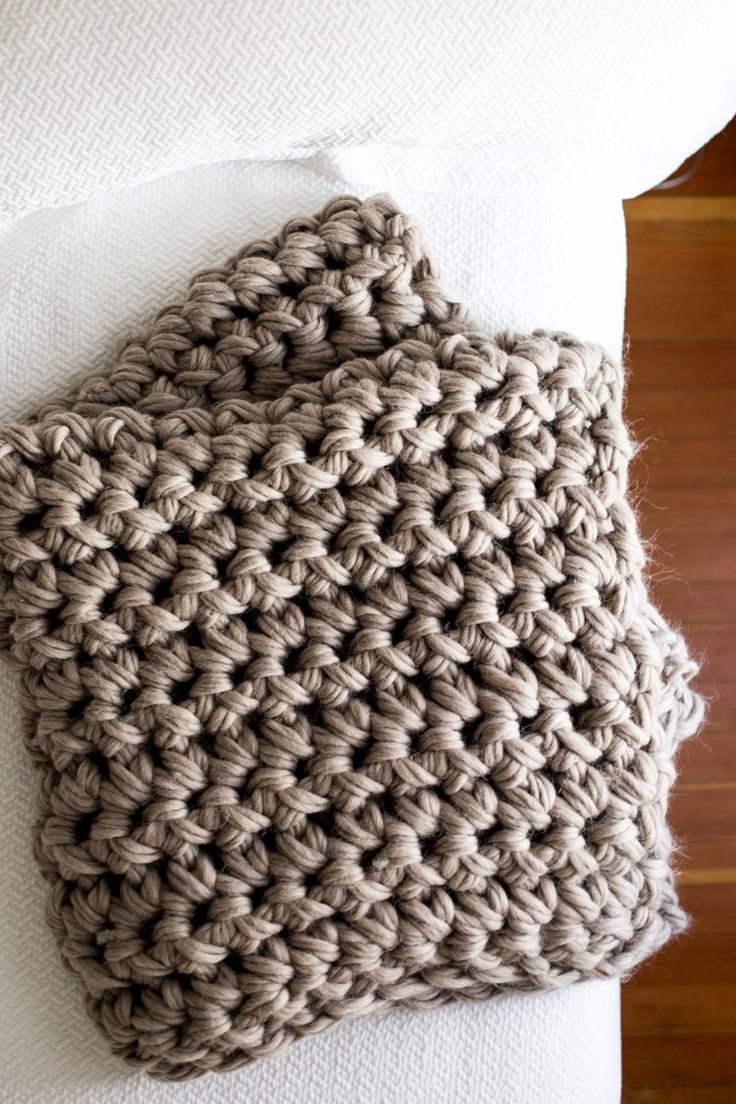 Subtlety and methods of knitting crossed hinges Subtlety and methods of knitting crossed hinges