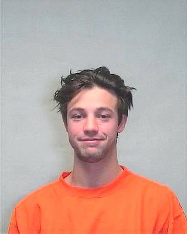 Cameron Dallas preso ๐ญ | Celebrity mugshots, Cameron dallas, Mug shots