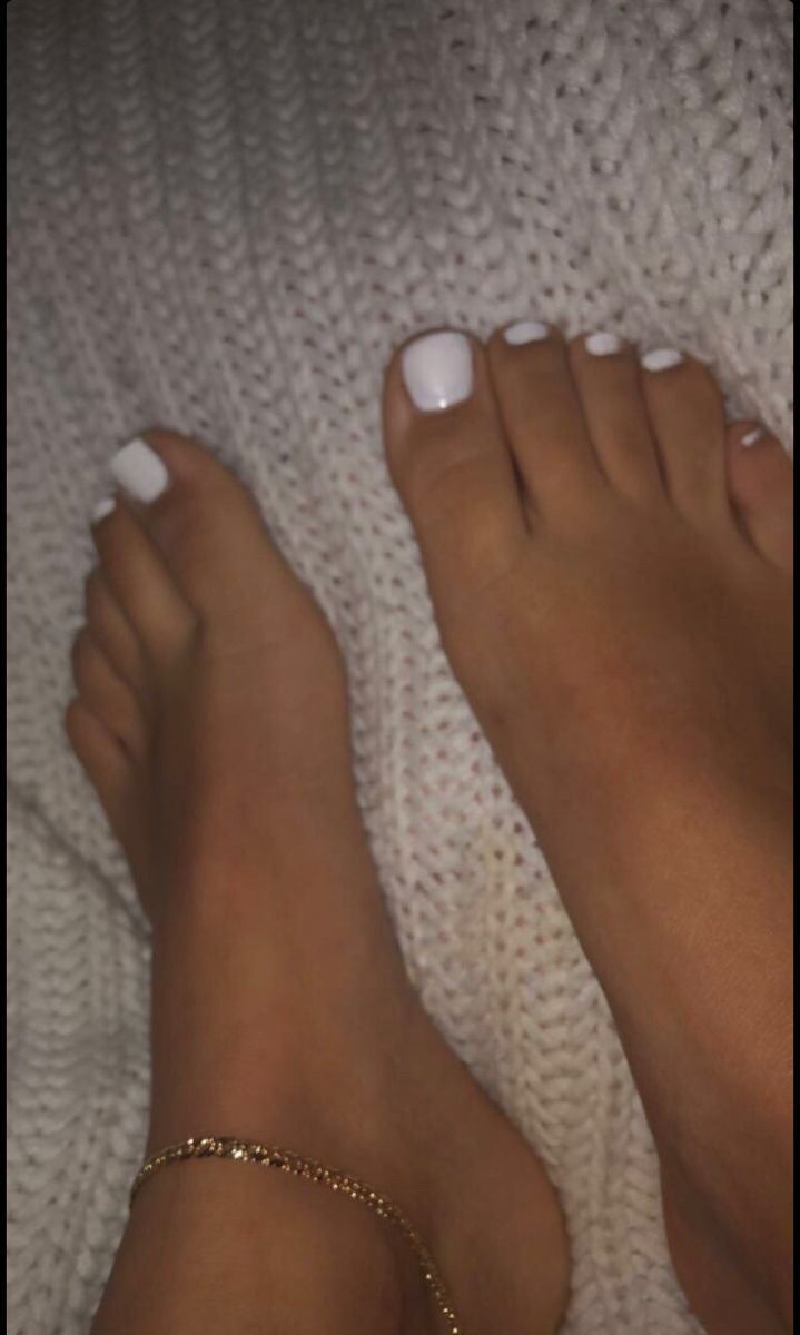 White Toes Cute Toes Toe Nails White White Toenails