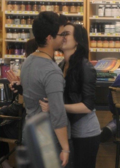 Demi Lovato And Joe Jonas Photo Cute 3 Demi And Joe Demi Lovato Pictures Joe Jonas